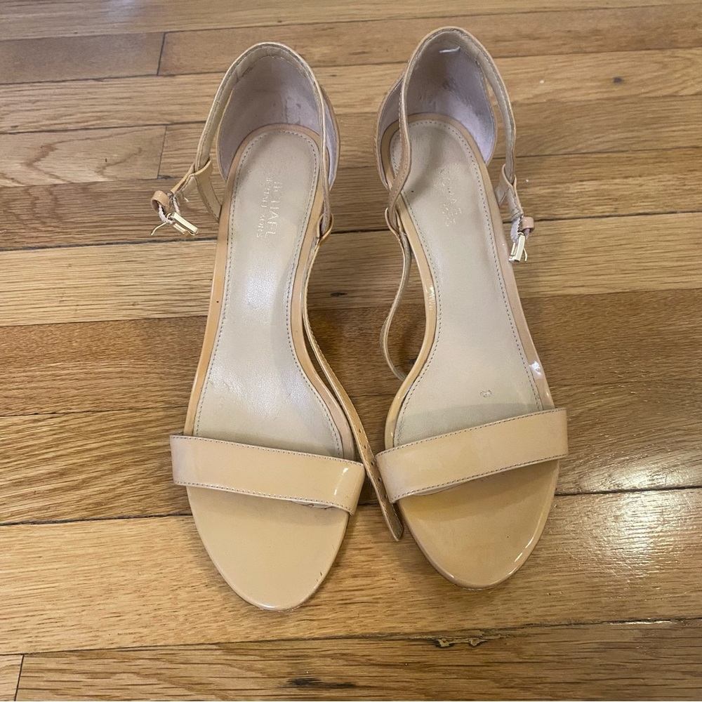 MICHAEL Michael Kors Cream Heels with Open Toe Design and Comfortable Heel